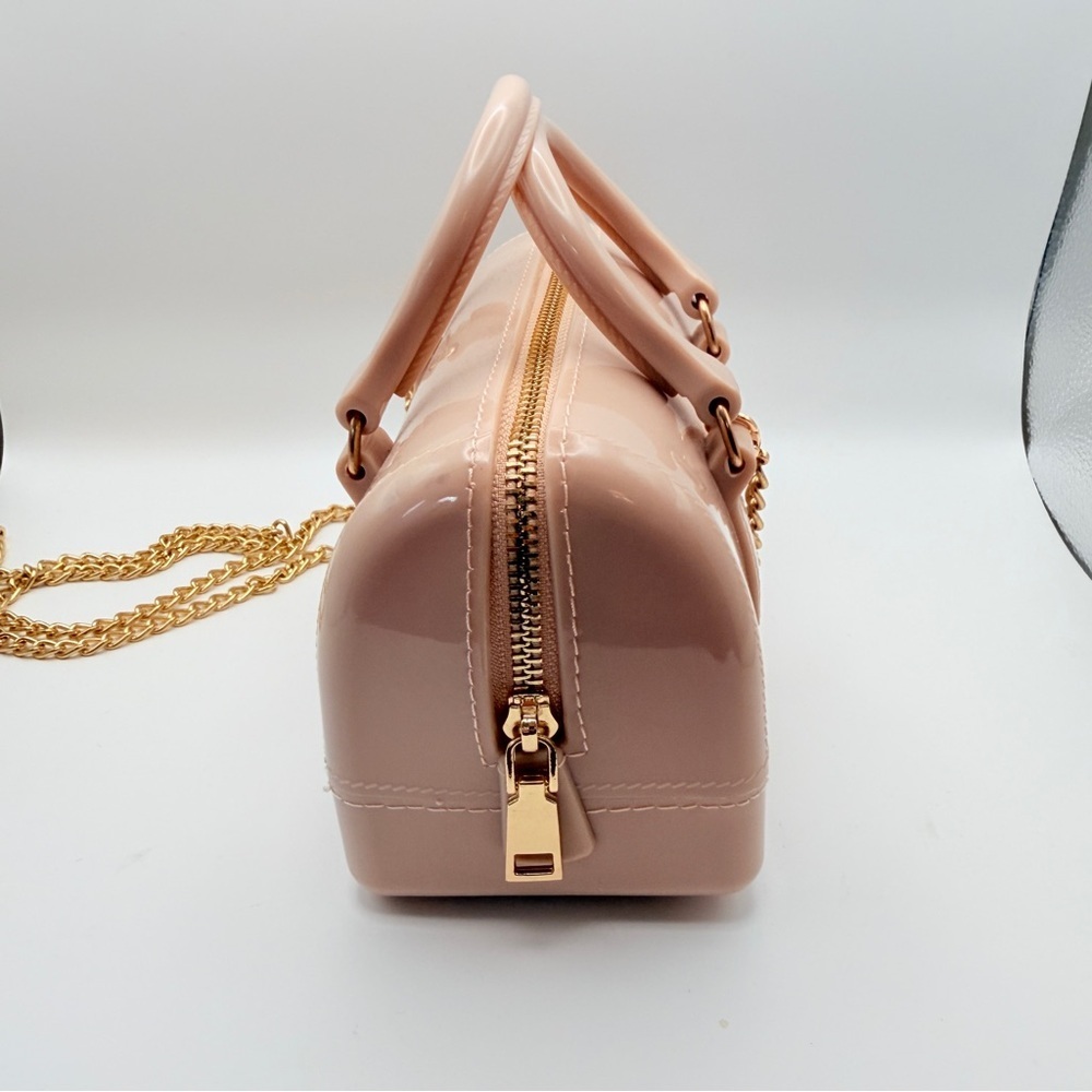 Cute & Fun Pale Pink Handbag with Gold Chain - Picture 4 of 10
